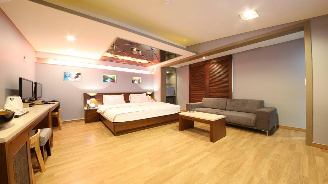 Hotel Palace Pohang Bagian luar foto