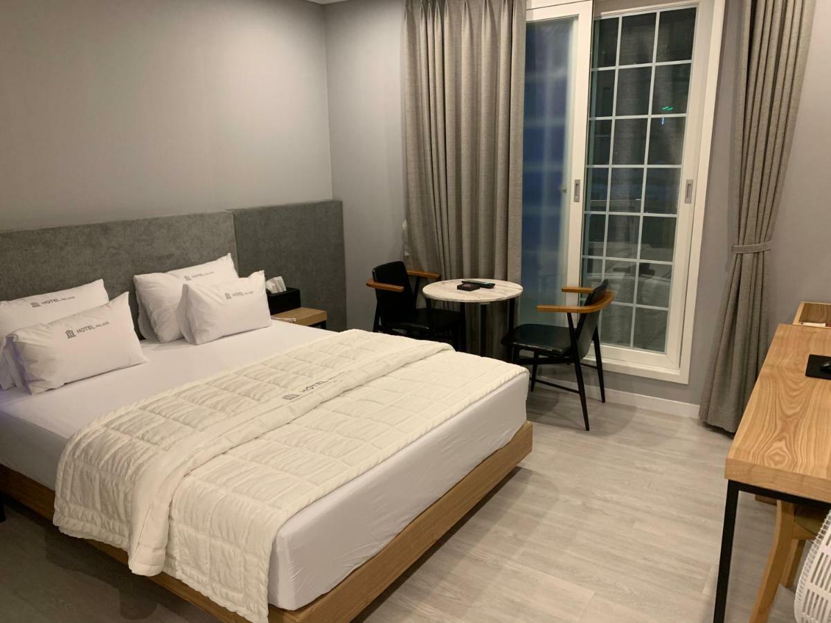 Hotel Palace Pohang Bagian luar foto